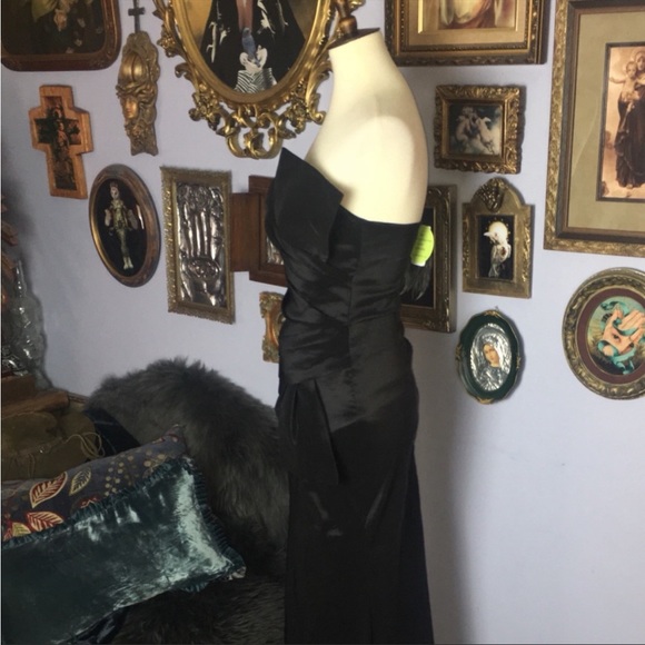 Windsor Daisy Taffeta Crumb Catcher Maxi Dress Small mermaid contour silhouette - Picture 11 of 14